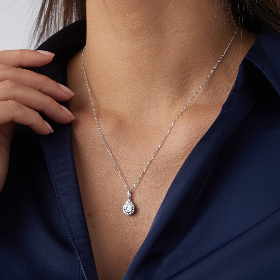 Diamond Necklaces for Women: From Classic to Contemporary