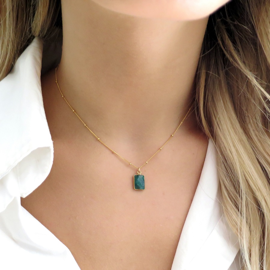 Emerald Necklaces: From Vintage to Modern Designs
